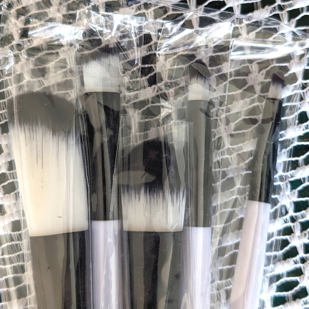 *Brand New* Makeup Brushes Set